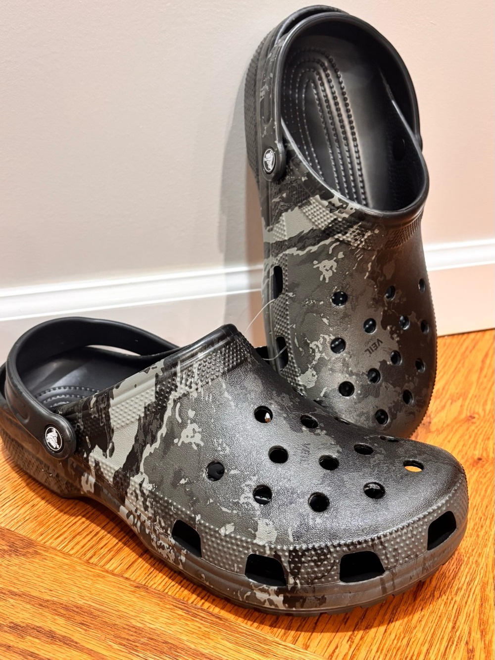 Authentic NEW Crocs Classic Veil Camo Tac Black Men Clog  209359-001 Sz M12